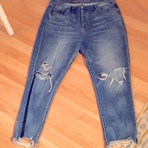 American Eagles Outfitters high waist distressed Mom jeans size 16